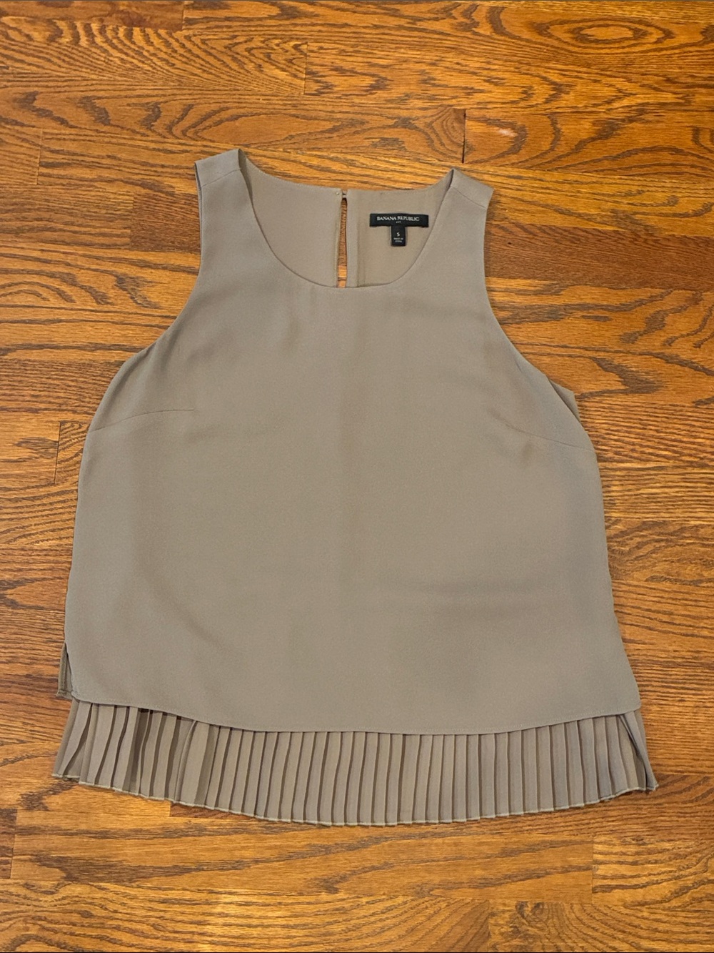 Banana Republic Taupe Pleated-Hem Sleeveless Top size small